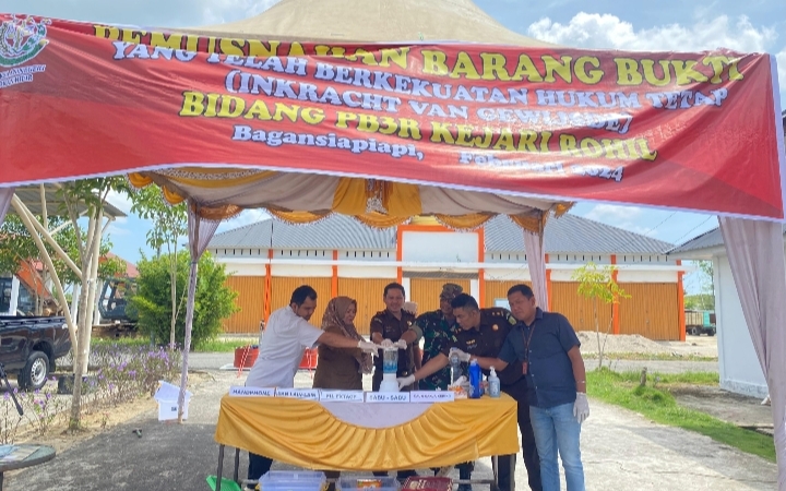 Hari Ini, Kejari Rohil Musnahkan Barang Bukti Perkara Tindak Pidana Umum