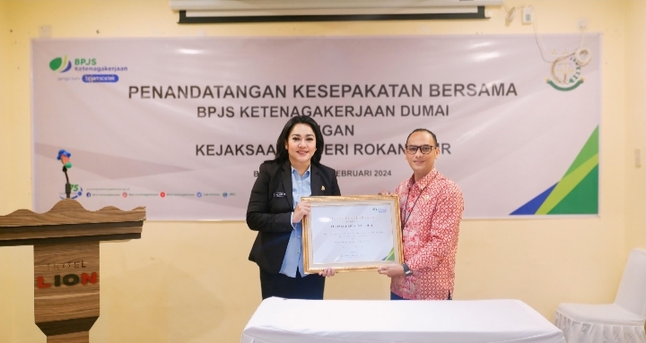 Kejari Rohil Bersama BPJS Ketenagakerjaan Dumai Sukses Tandatangani Kesepakatan Bersama