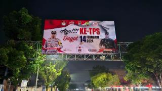 Polresta Pekanbaru Pasang Spanduk Imbauan Ayo Nyoblos di Pemilu 2024