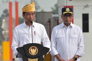 Presiden Jokowi Resmikan Jalan Tol Seksi Indrapura-Limapuluh  dan Tebing Tinggi-Indrapura