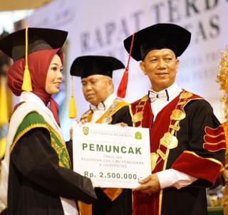 UIR Wisuda 1413 Mahasiswa, Rektor: Jadilah Lulusan Berdaya Saing