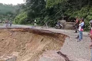 Pasca Longsor Pagi Ini Jalan Nasional di Kuansing Bisa Dilewati