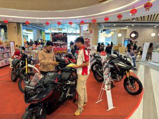 Deretan Motor Sport Honda Manjakan Pengunjung Mall Living World