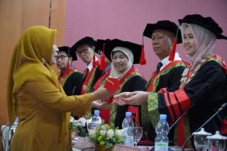 Lulus dengan Sangat Memuaskan, Selvi Harvia Raih Gelar Doktor di Unand