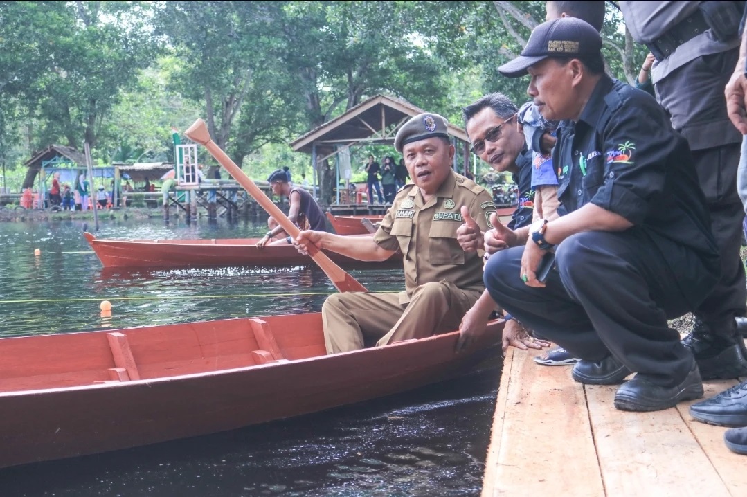 Plt Bupati Asmar Buka Lomba Pacu Sampan dan Kemah Budaya Telaga Air Merah