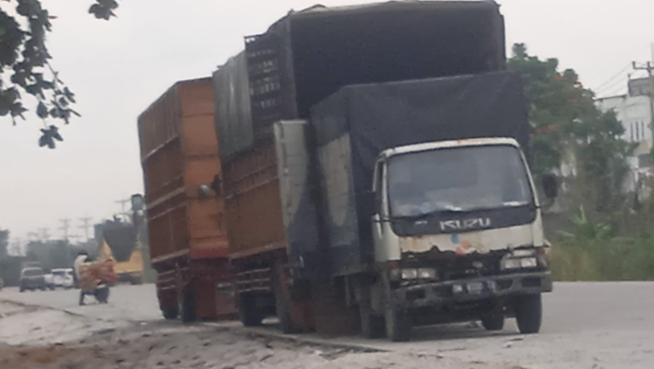 Warga Mengeluh, Jalan Siak 2 Berubah Fungsi Jadi Tempat Parkir dan Bongkar Muat
