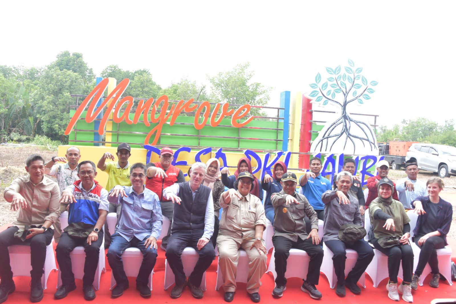 Bupati Bengkalis Sambut dan Dampingi Kunker Menteri LHK di Mangrove Education Center dan Arboretum