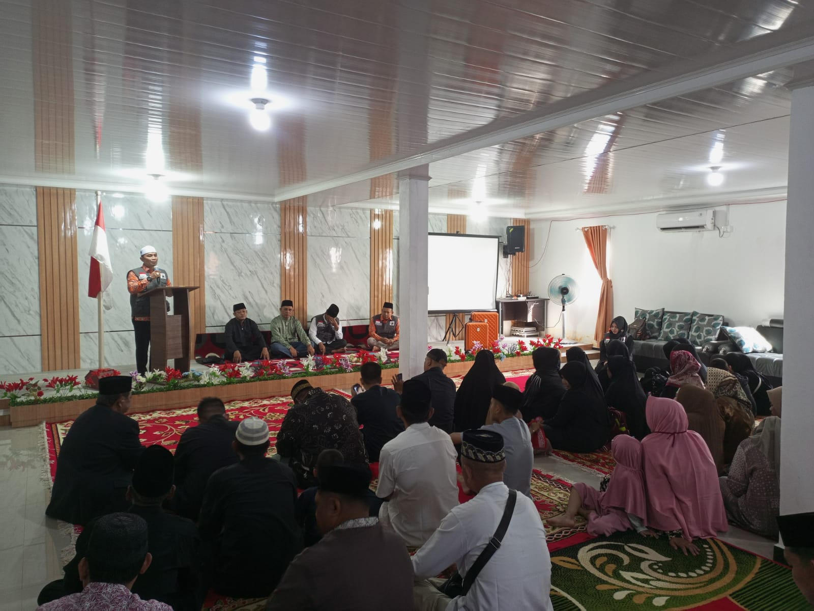 Lepas Jamaah Umroh, Ini Pesan Pj Bupati Inhil Herman