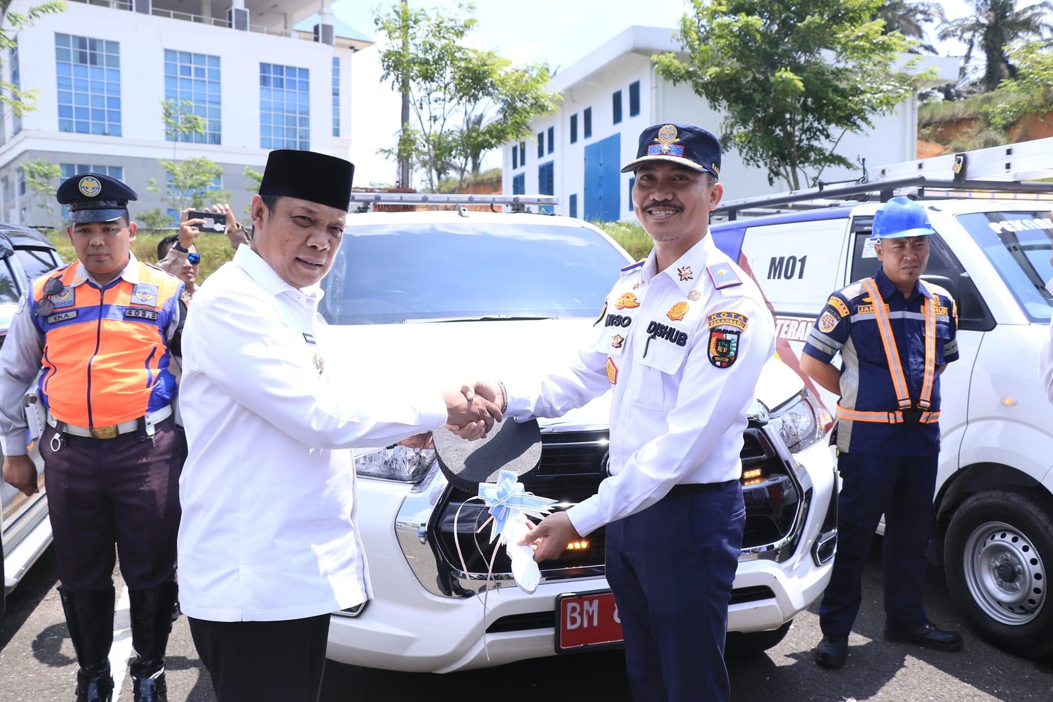 Pj Walikota Launching Mobil Layanan Cepat LPJU dan Bus TMP Gratis Bagi ASN