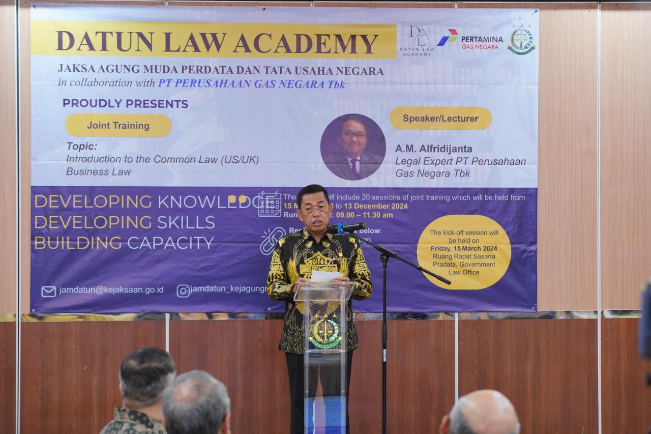 Wakil Jaksa Agung Dr. Sunarta Berikan Sambutan di acara Joint Training JAM-Datun