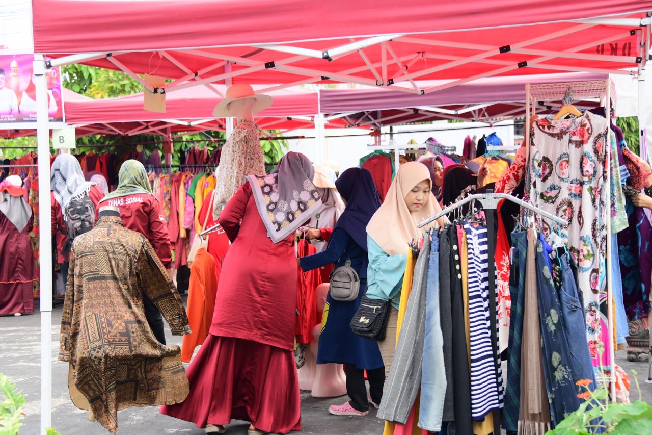 Masyarakat Bengkalis Antusias Serbu Bazar Pakaian Layak Pakai Gratis