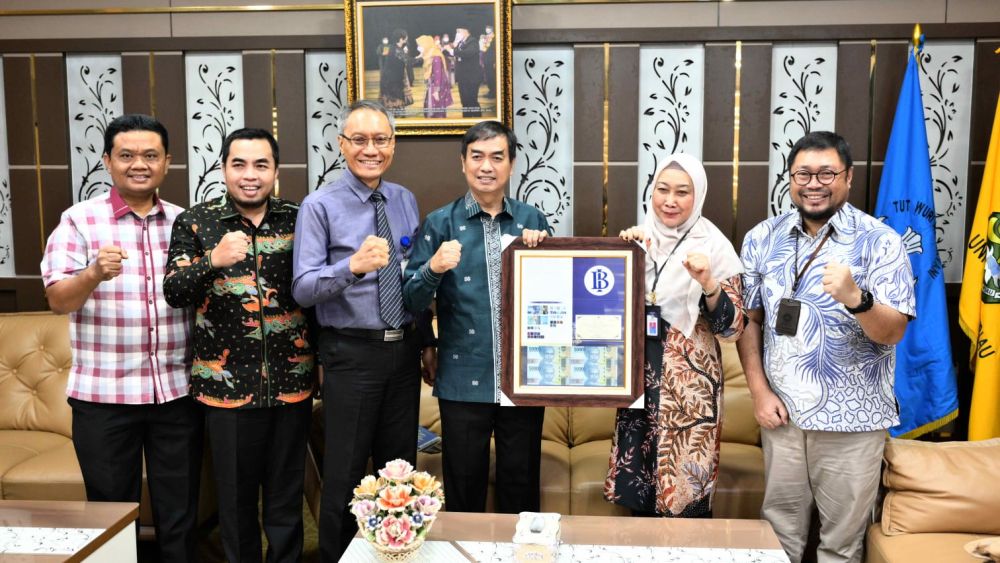 BI Riau Serahkan Beasiswa untuk Mahasiswa Unri