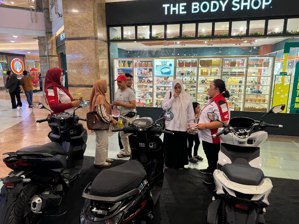 Pengunjung Mal SKA Ramai Kunjungi Pameran Honda Premium Matic Day