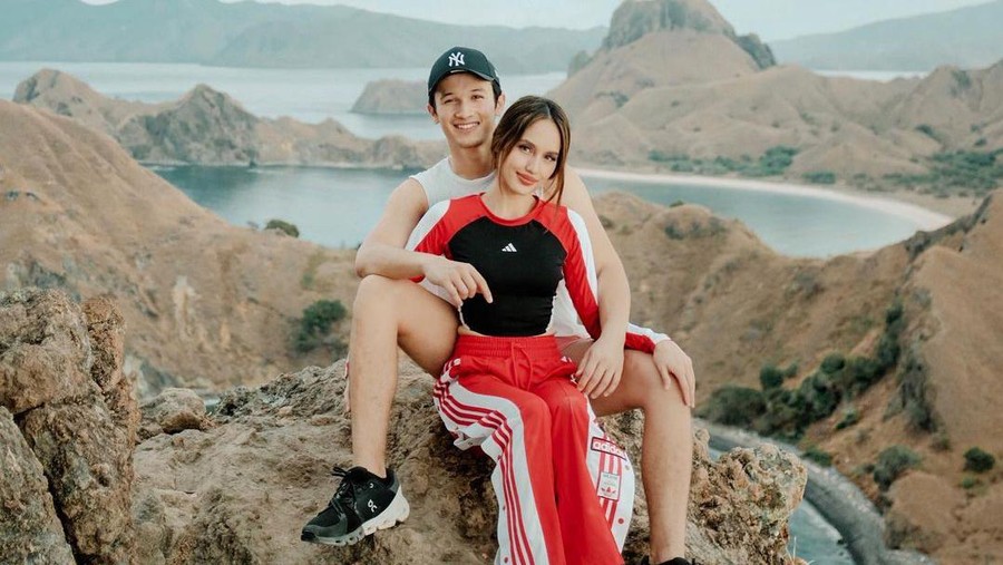 Soal Nikah dengan Arya Vasco, Cinta Laura: Belum Pernah Diobrolin Sih