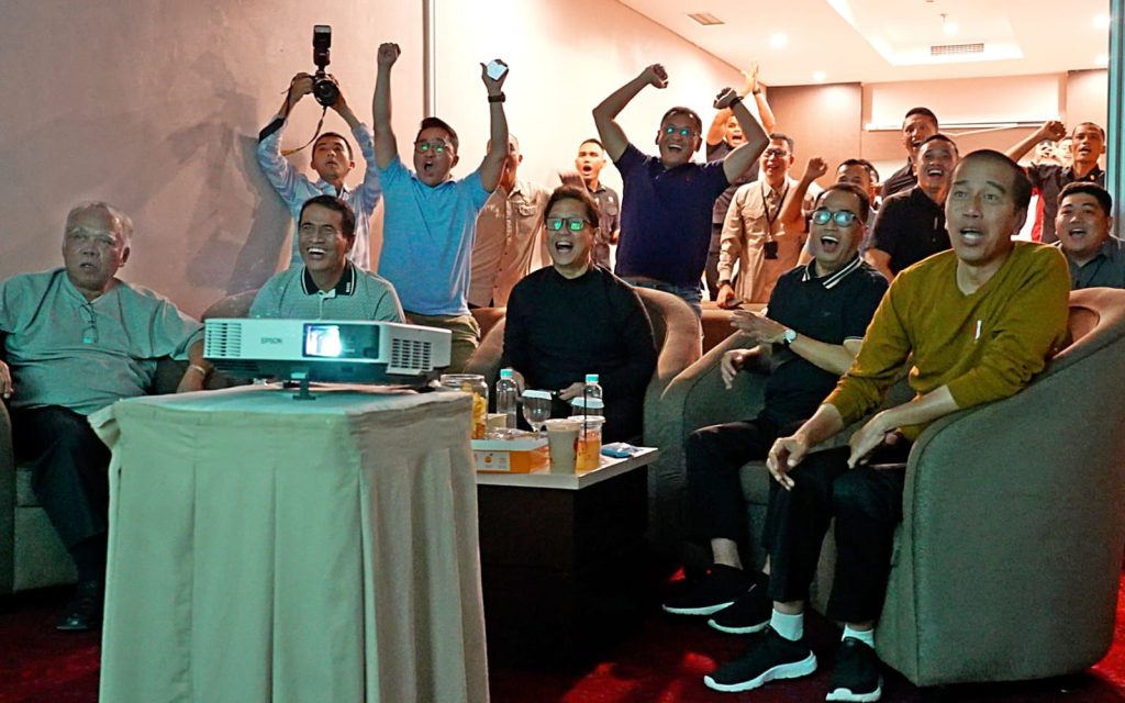 Presiden Jokowi Nobar Bersama Menteri, Saksikan Timnas Sikat Vietnam 3-0