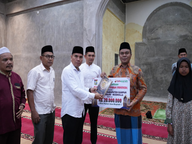 Tim I Safari Ramadhan Pemda Kampar Serahkan Bantuan di Masjid At-Taqwa Desa Kuntu