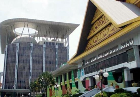 Inflasi Tinggi, Pemprov Riau Adakan Fortuner dan Mobil GolfÂ