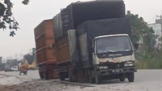 Warga Mengeluh, Jalan Siak 2 Berubah Fungsi Jadi Tempat Parkir dan Bongkar Muat