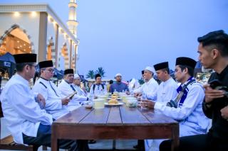 Selama Ramadan, Pengurus Dumai Islamic Center Sediakan 200 Porsi Bubur Lambuk Idaman dan Kurma
