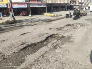 Masyarakat Keluhkan Jalan Dharma Bakti Rusak Parah