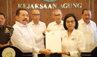 Jaksa Agung ST Burhanudin denganÂ  Menteri Keuangan RI Sri Mulyani Bertemu Bahas Korupsi