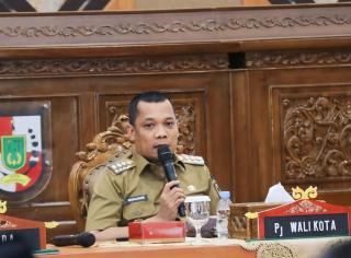 Pj Wako Pekanbaru Pastikan Pemko Berupaya Agar Bahan Pangan Stabil