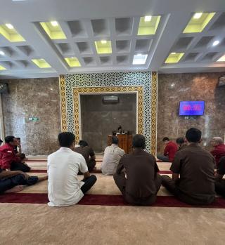 Tausiyah Qobla Dzuhur di Kejati Riau Bahas Tentang Kebahagiaan Dunia dan AkhiratÂ 