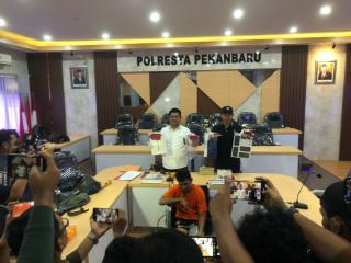 Dorrr! Polisi Tembak Pembobol Toko Ponsel Fajar Pekanbaru