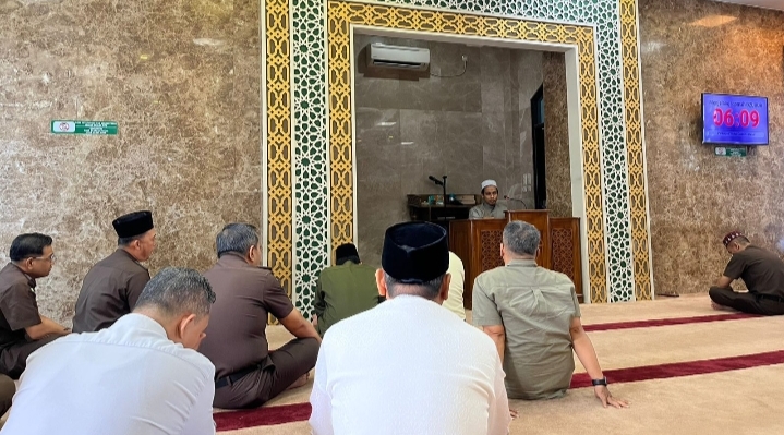 Tausiyah Qobla Dzuhur di Kejati Riau Membahas tentang I