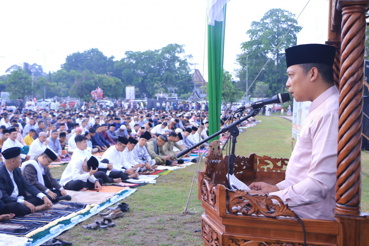 Berlangsung Khidmat, Pj Wako Shalat Idul Fitri di Lapangan Baterai C