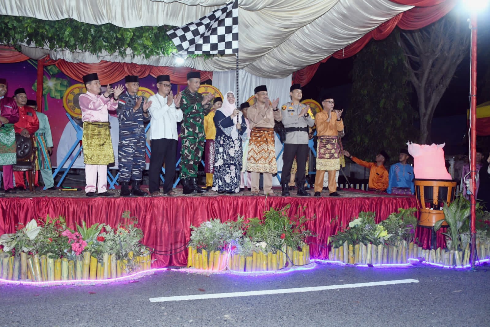 Semarak Pawai Takbir Idul Fitri 1445 H, Bupati Kasmarni: Pawai Takbir Wujud Ekspresi Suka Cita Bersa