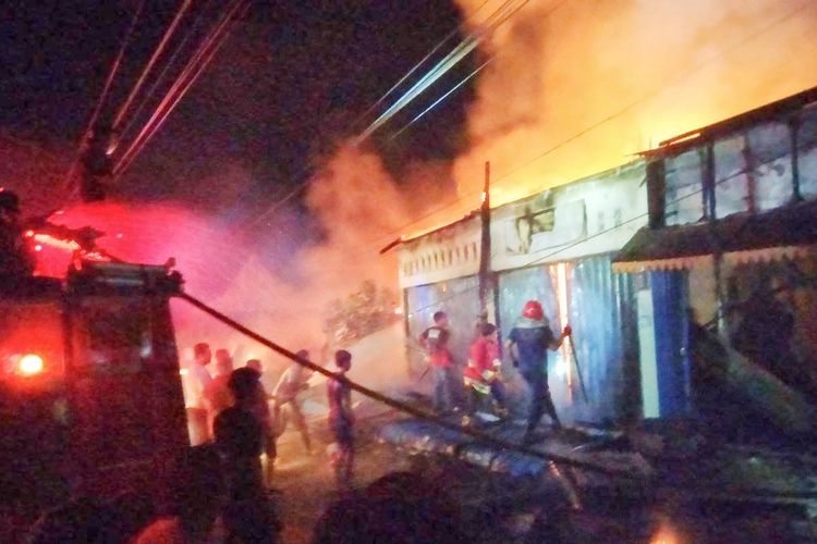 17 Ruko Pasar di Rokan Hulu Riau Hangus Terbakar
