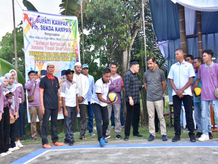 Plh Sekda Kampar Ahmad Yuzar Buka Turnamen Bola Voli Antar Suku Kenegerian Pulau Gadang