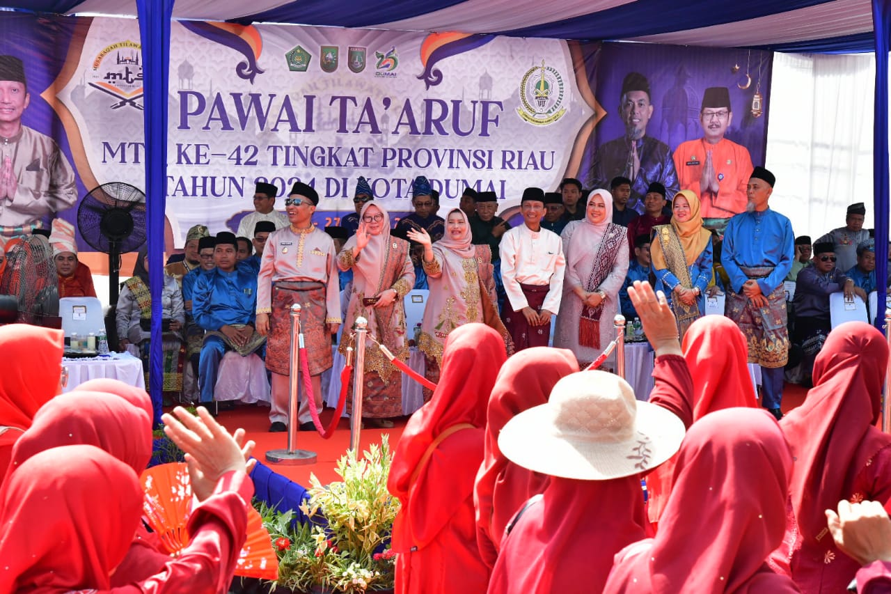Bupati Kasmarni dan 2500 Warga Bengkalis Ikuti Pawai Ta
