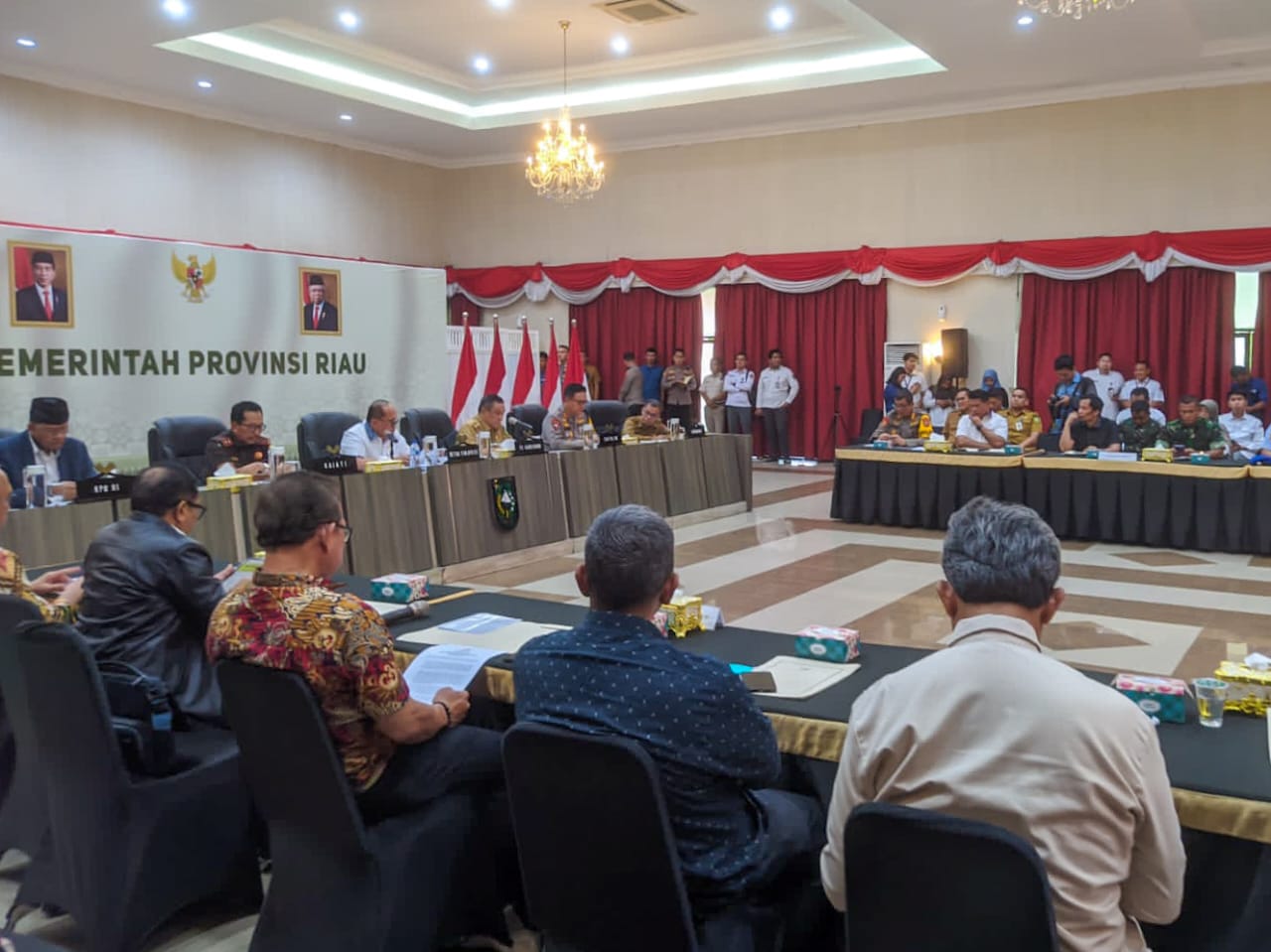 Kajati Riau Berikan Kata Sambutan dalam Acara Kunker Tim Komisi II DPR RIÂ 