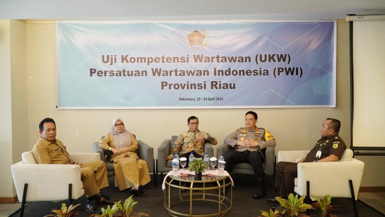 Kasi Penkum Kejati Riau Bambang Heripurwanto Hadiri Kegiatan Uji Kompetensi Wartawan PWI Riau