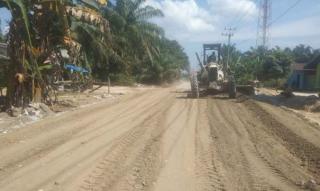 Sambut Lebaran, Pemprov Riau Tuntaskan Perbaikan Jalan di Rohil dan Dumai