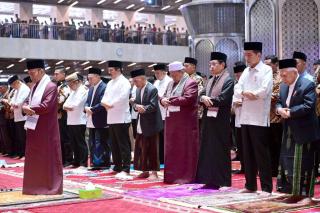 Presiden dan Ibu Iriana Jokowi Tunaikan Salat Idulfitri 1445 Hijriah di Masjid Istiqlal