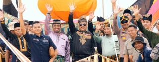 Bupati Ajak Masyarakat Kuansing Lestarikan Festival Perahu Baganduang