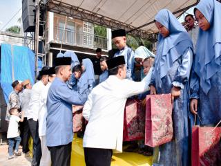 Plh Sekda Hadiri Halal Bihalal Dan Pembagian Santunan Anak Yatim di Desa TeratakÂ 
