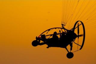 Patroli Udara, Dua Perwira Polisi di Kuansing Terjatuh dari ParamotorÂ 