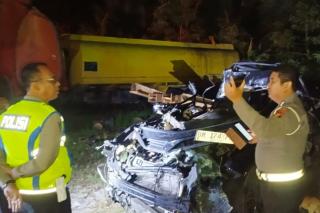 Brakkk! Honda CRV Tabrak Truk di Tol Permai, Tiga Orang Meninggal Dunia