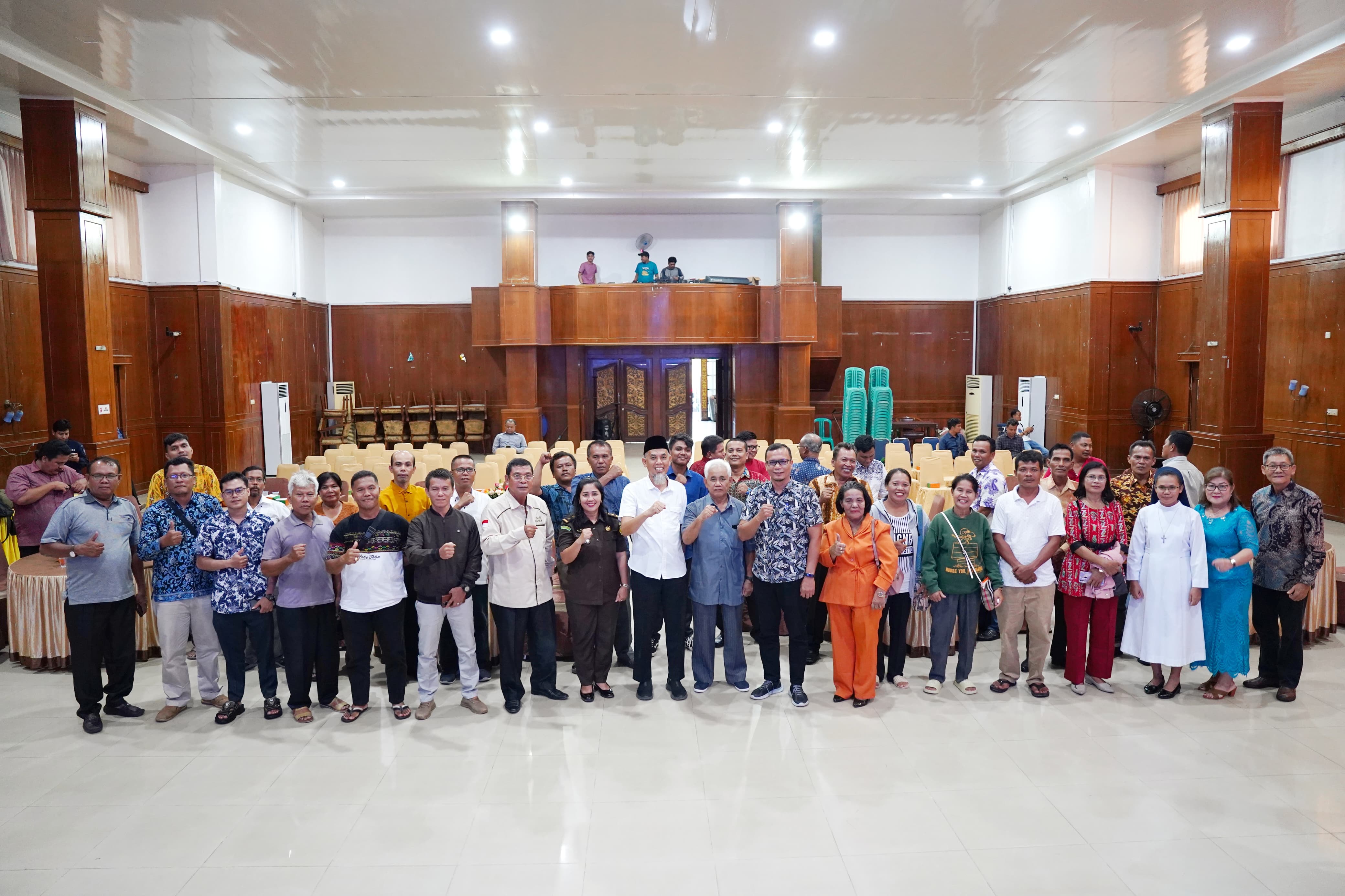 Wali Kota Dumai Serahkan Bantuan Dana Hibah untuk 24 Gereja di Kota Dumai