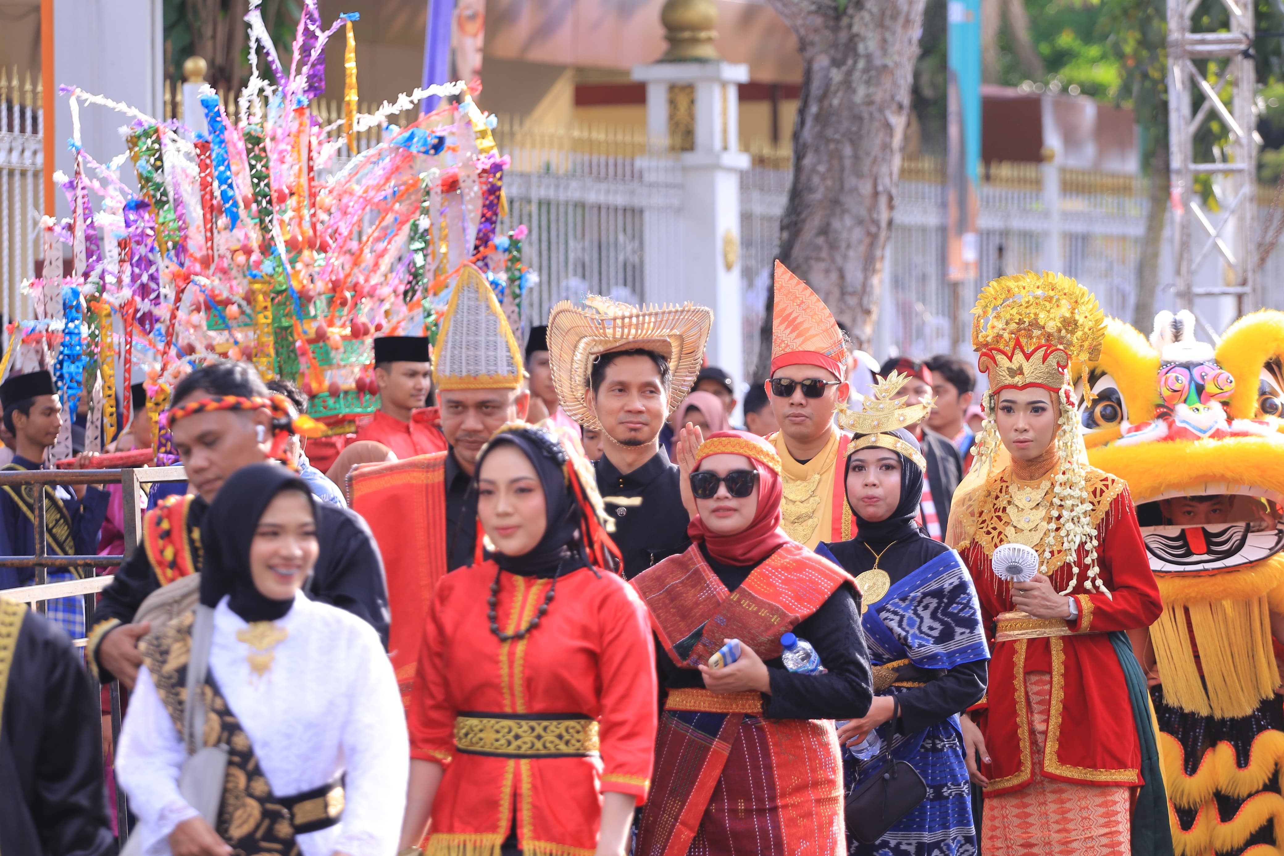 Pawai Budaya Apeksi dan Lancang Kuning Festival Berlangsung Meriah