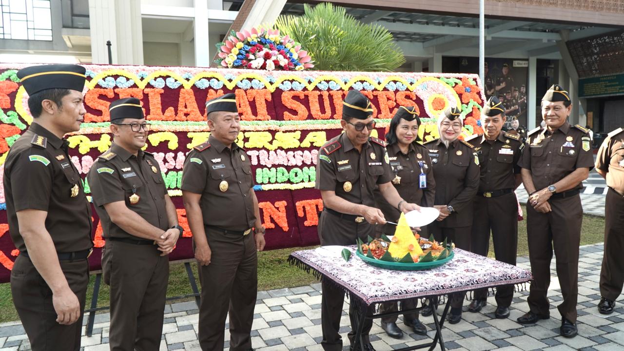 Kajati Riau Pimpin Upacara HUT PERSAJA ke 73
