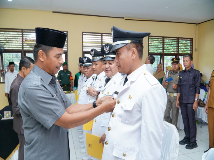 Pj Bupati Kampar Lantik dan Ambil Sumpah Tujuh Pj Kepala DesaÂ