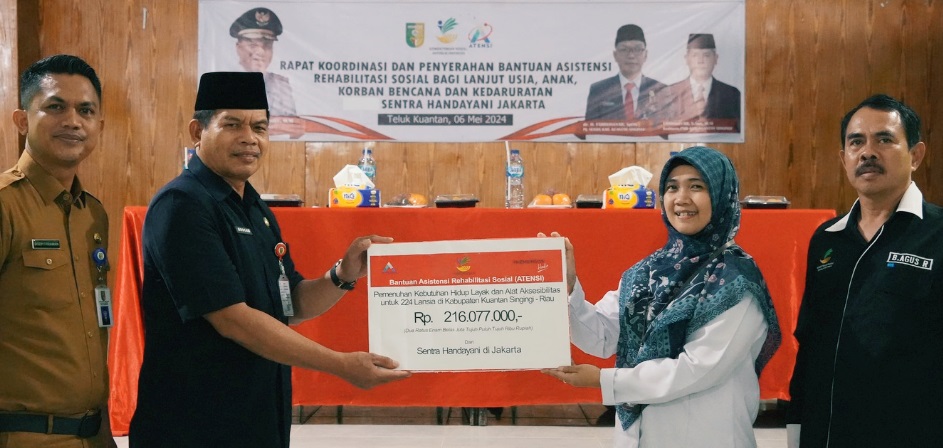 Kemensos Salurkan Bantuan Atensi kepada 446 Penerima di Kuansing