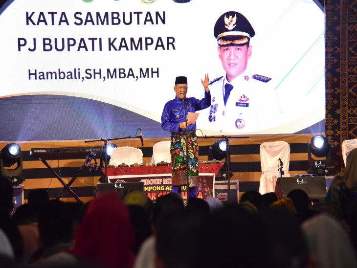 Bersama Ribuan Warga Kabupaten Kampar Se-Riau, Pj Bupati Kampar Apresiasi Bagholek Godang