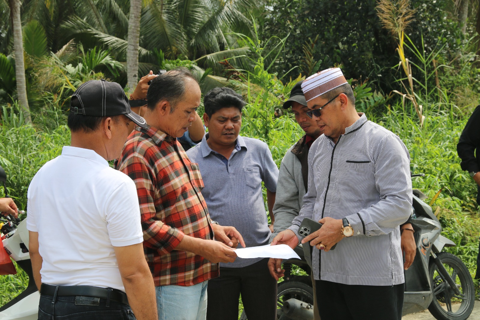 Pj Bupati Tinjau Lokasi Perencanaan Pembangunan Lahan Sentra Holtikultura Desa Sungai Luar