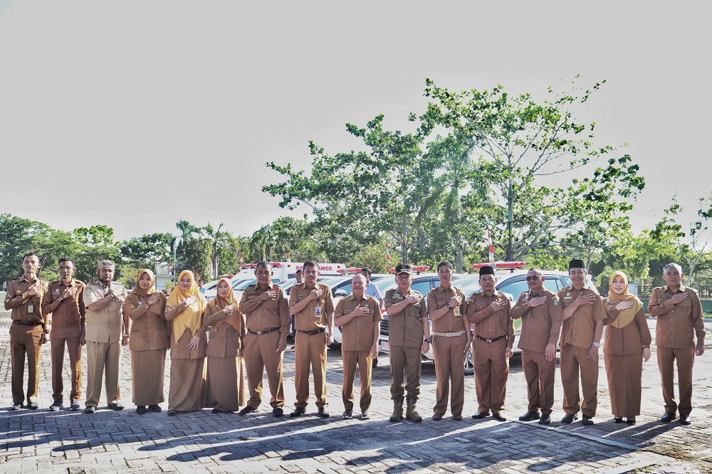 Plt Bupati Serahkan Delapan Ambulance dan Pusling Bagi Puskesmas Se-Kabupaten Kepulauan Meranti